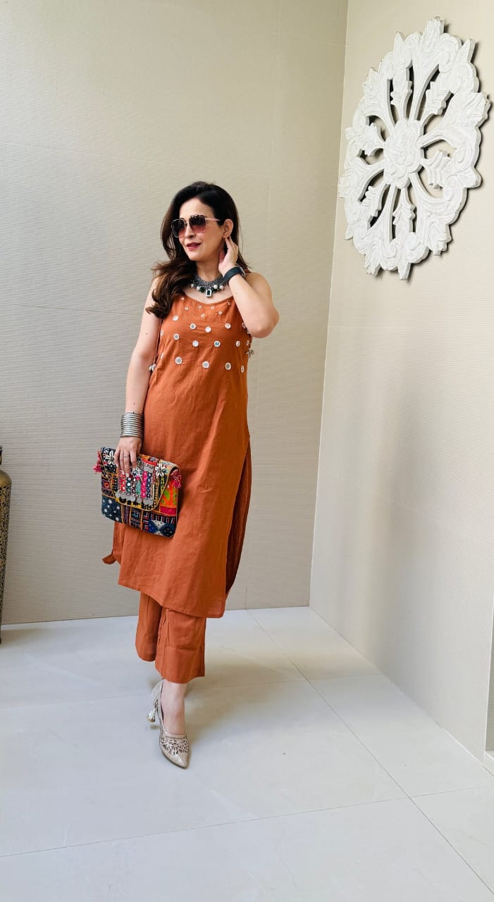 Beautiful Orrange Aari Mirror Work White Kurti With Pant